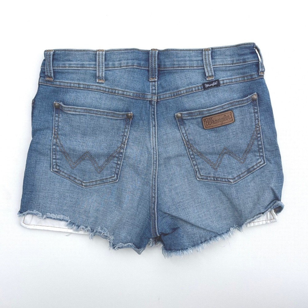 Wrangler Womens High Waisted Distressed Denim Shorts Medium Wash Raw Hem Size 31 - Picture 2 of 7